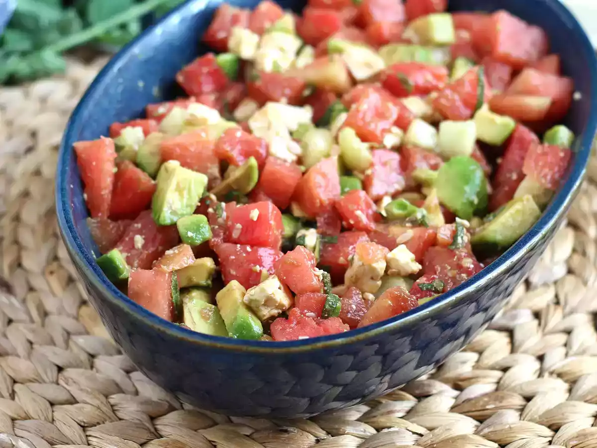Salada refrescante de melancia, feta, abacate e pepino (Kate Middleton) - foto 4