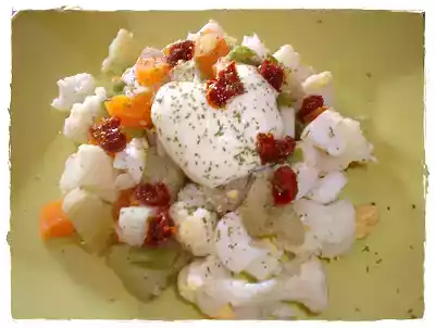 Salada russa com batata doce e tomate seco