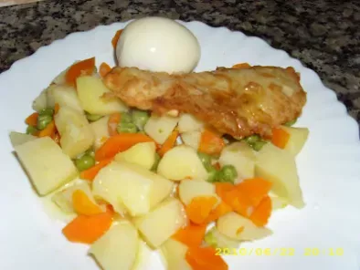 Salada Russa com filetes de pescada