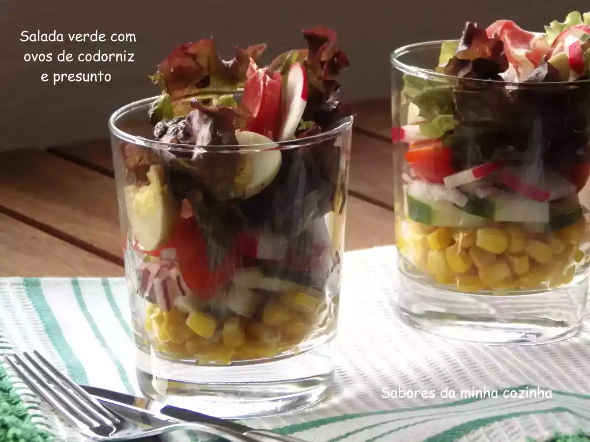 Salada verde com ovos de codorniz e presunto