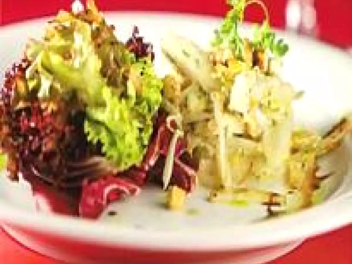 Saladinha de endívia e pêra com roquefort e nozes