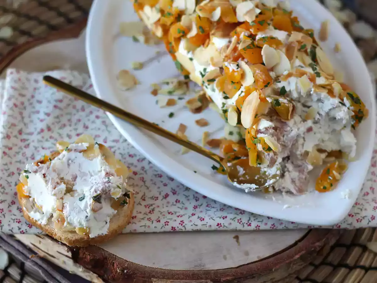 Salame de cream cheese com damasco e amêndoas: o aperitivo perfeito para dias de festas! - foto 2