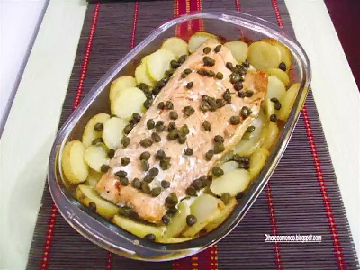 SALMÃO COM ALCAPARRAS AO FORNO