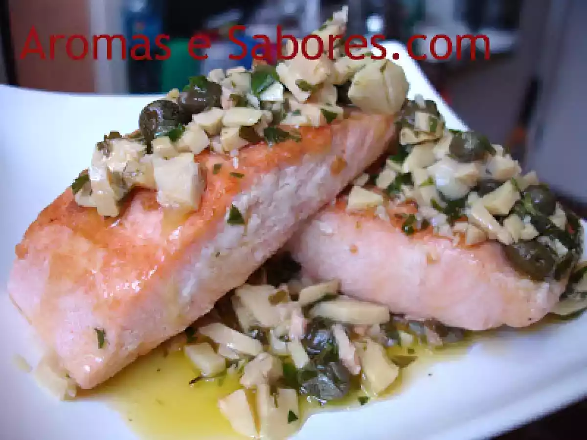 Salmão com alcaparras e champignon