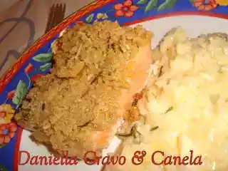 Salmão com crosta de parmesão e alecrim