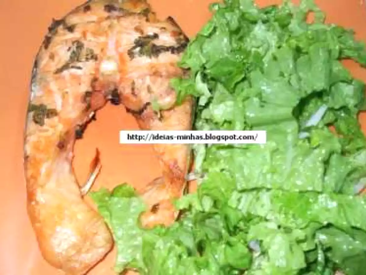 Salmão com ervas aromáticas