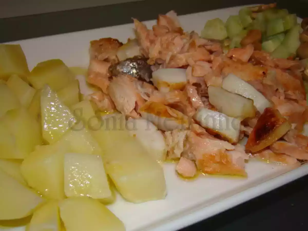 Salmão e Pota Grelhados com Batata Cozida e Salada de Pepino com Cajús