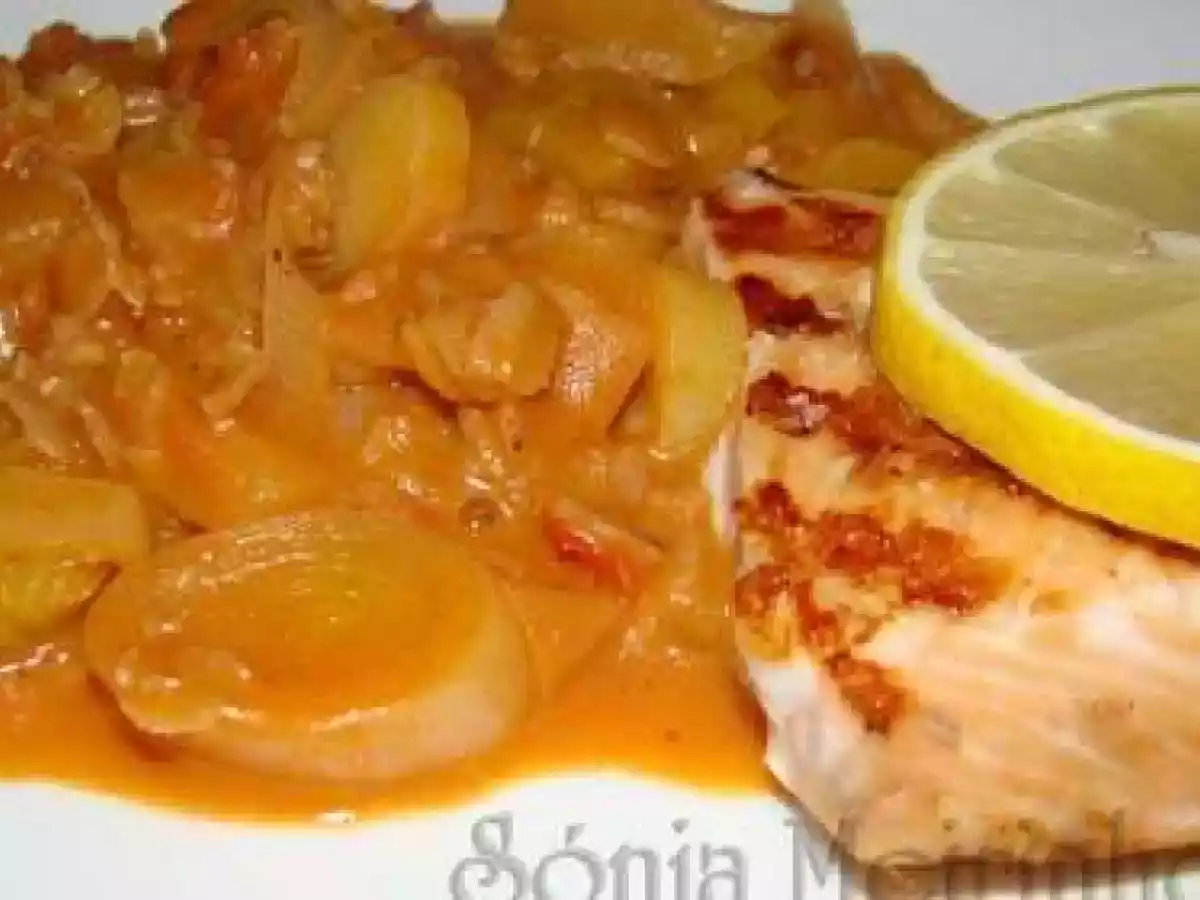 Salmão Grelhado acompanhado de Legumes e Maçã com toque a Canela