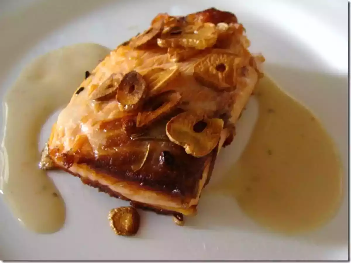 Salmão Grelhado com Alho Frito e Molho de Leite de Coco - foto 2