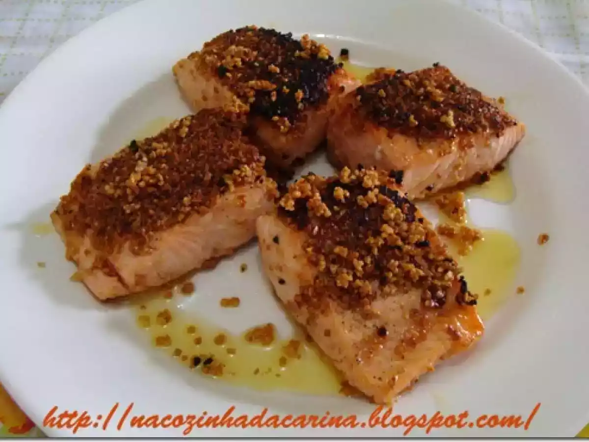 Salmão Grelhado com Crosta de Alho Frito - foto 2