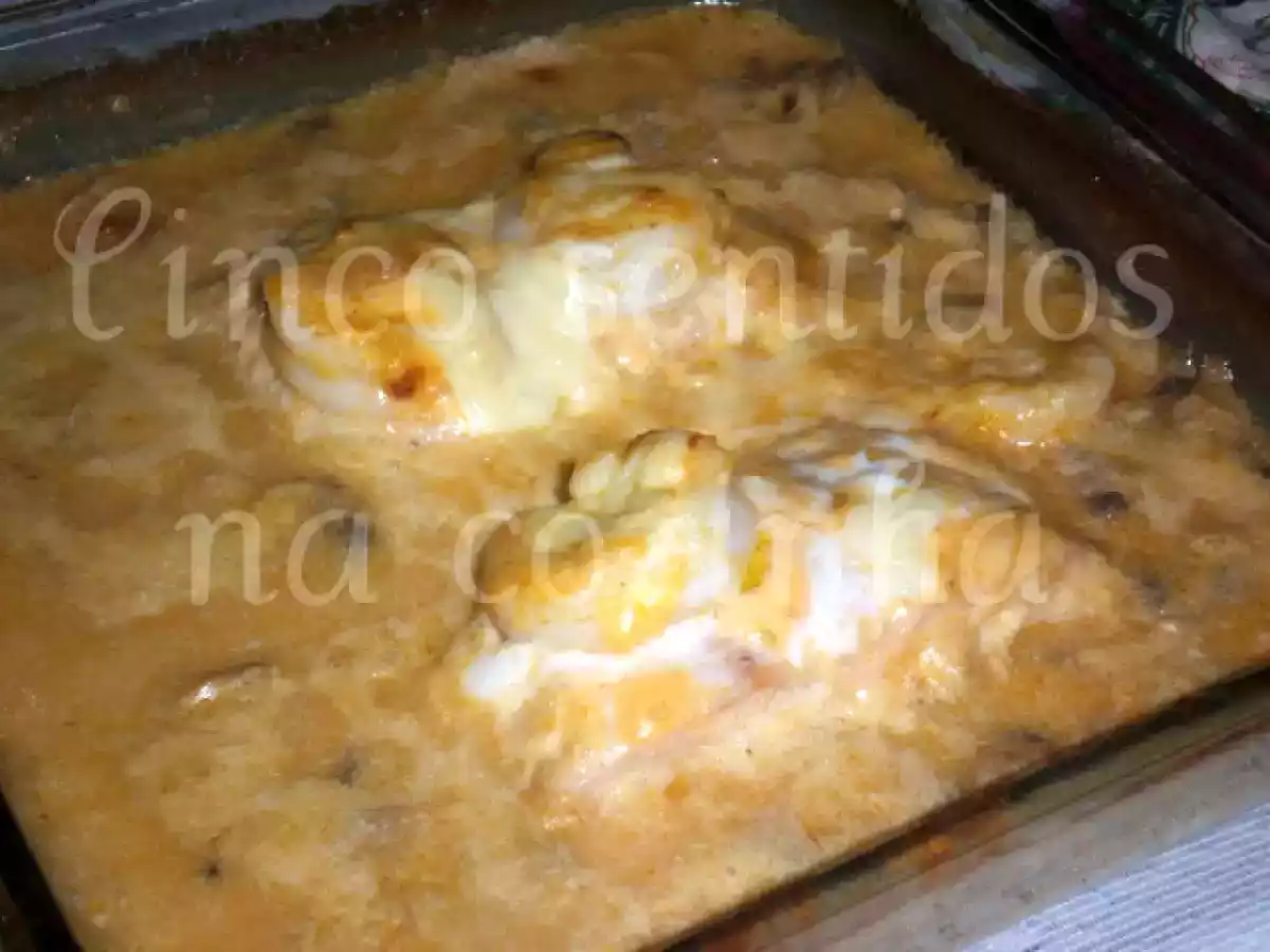 Salmão no forno com molho de camarão