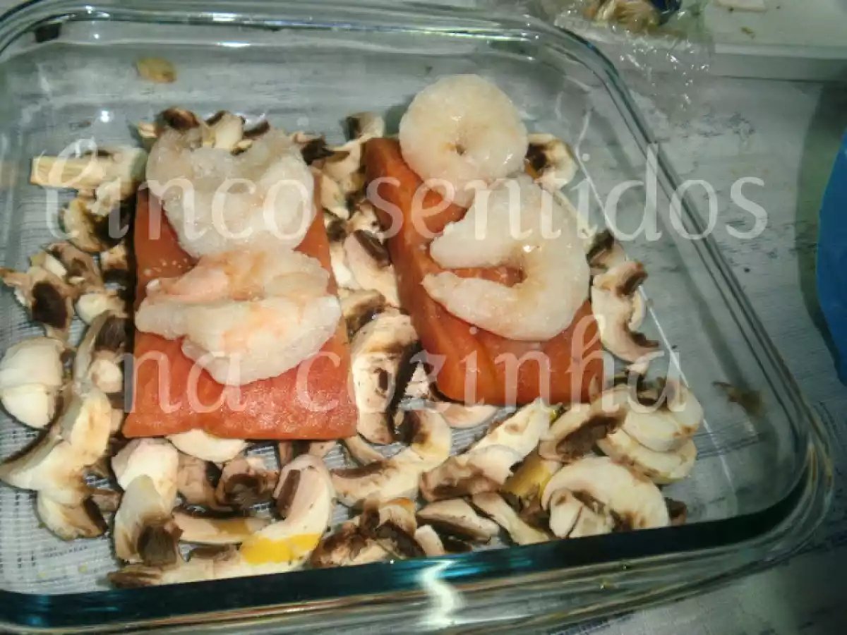 Salmão no forno com molho de camarão - foto 4