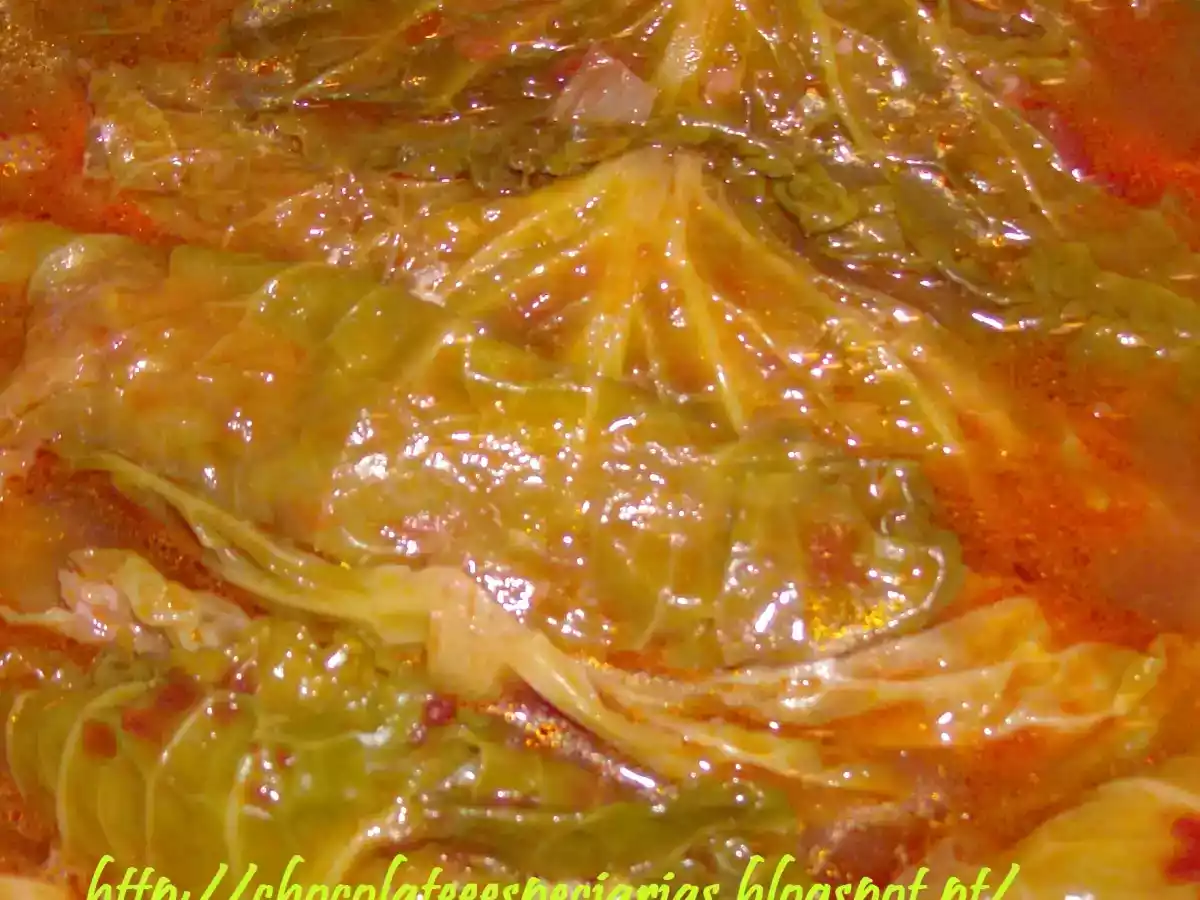 SALSICHA EM COUVE LOMBARDA