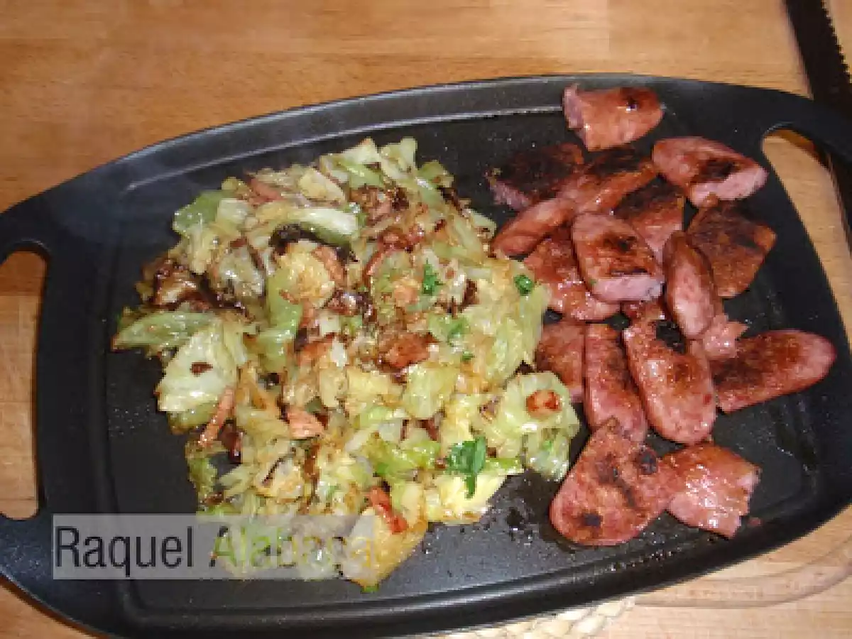 Salsichas Brasileiras com couve salteada