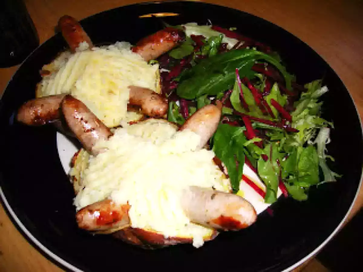 Salsichas Chipolatas de Rosmaninho com Batata assada no Forno em Duplo com Salada - foto 2