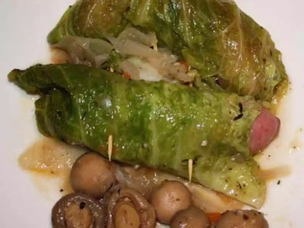 Salsichas Crioulas em Capa Lombarda e Cogumelos