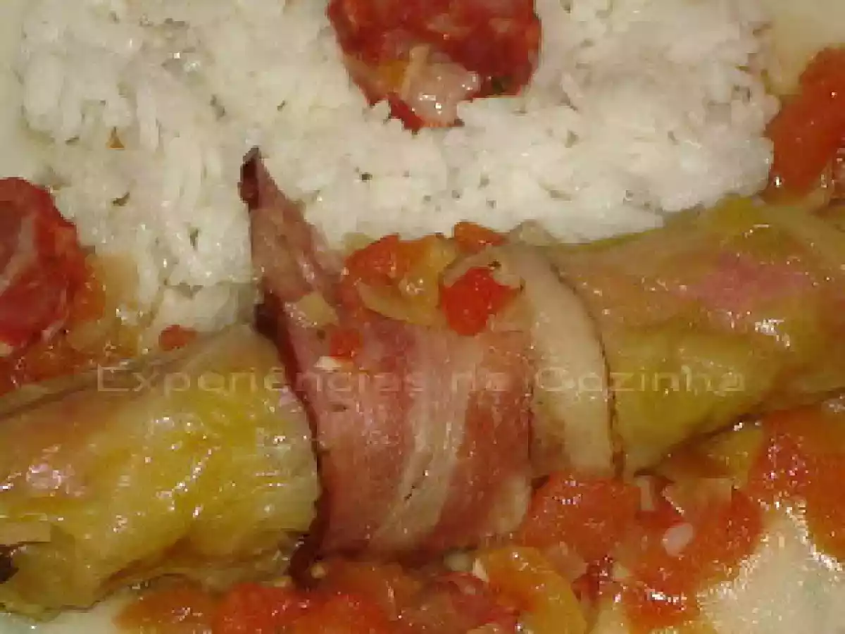 Salsichas Frescas Enroladas em Couve Lombarda