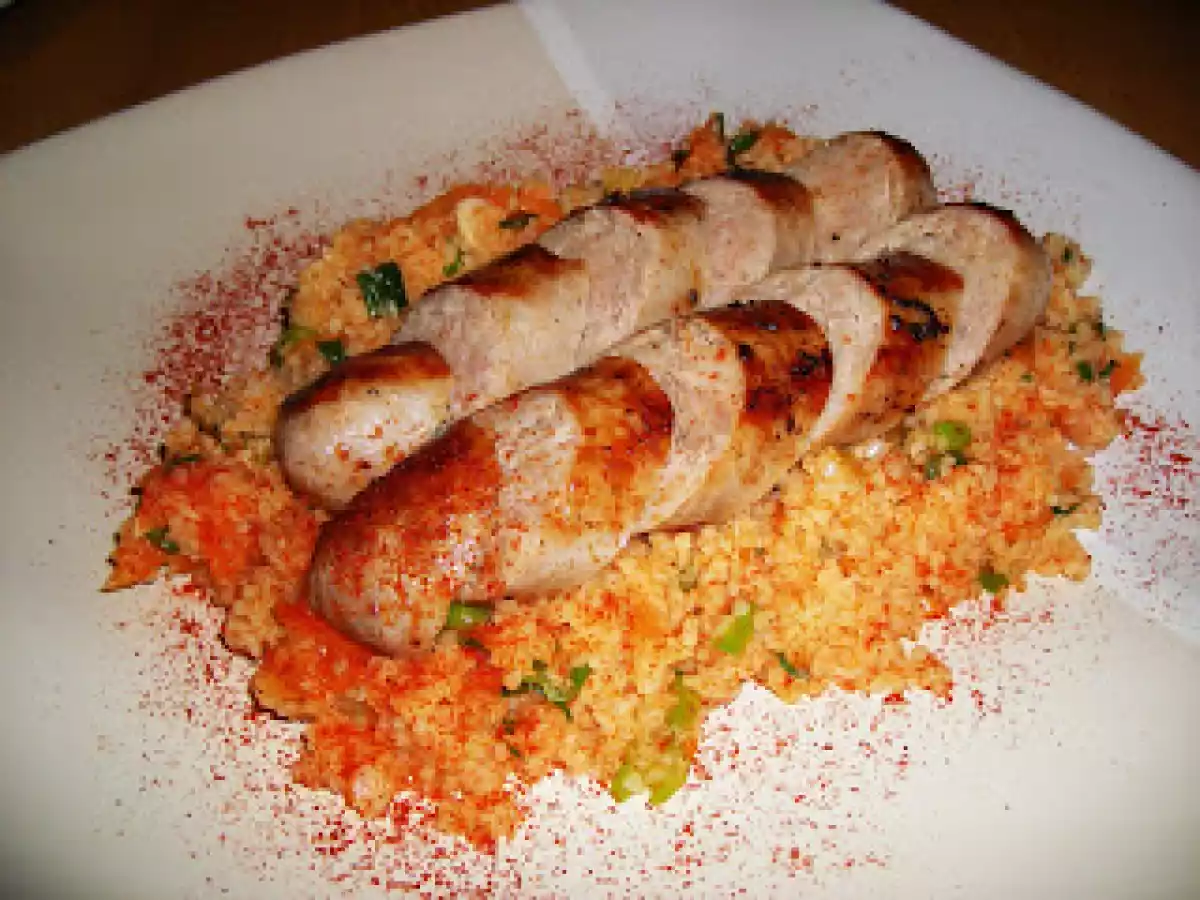 Salsichas Frescas Fritas com Bulgur de Cebolinho e Cenoura - foto 2