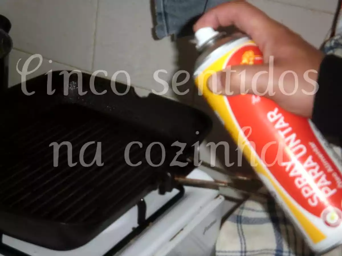 Salsichas frescas grelhadas e esparguete com pesto, cogumelos e tomate seco - foto 5
