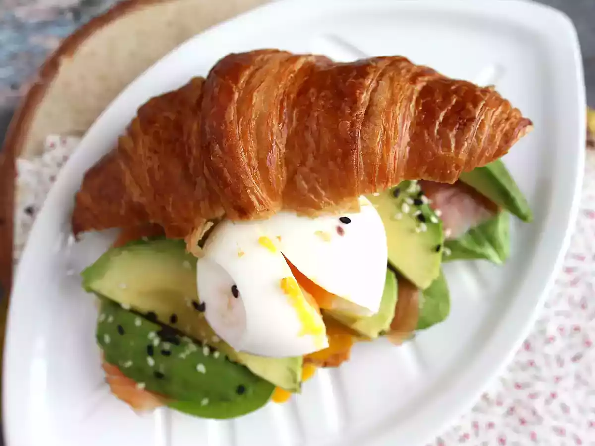 Sanduíche de croissant para brunch - foto 4