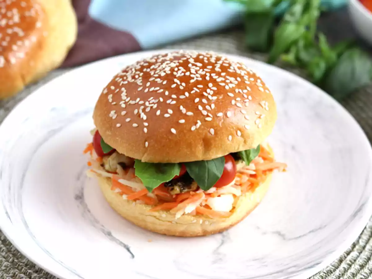 Sanduíche de frango marinado com salada - foto 2
