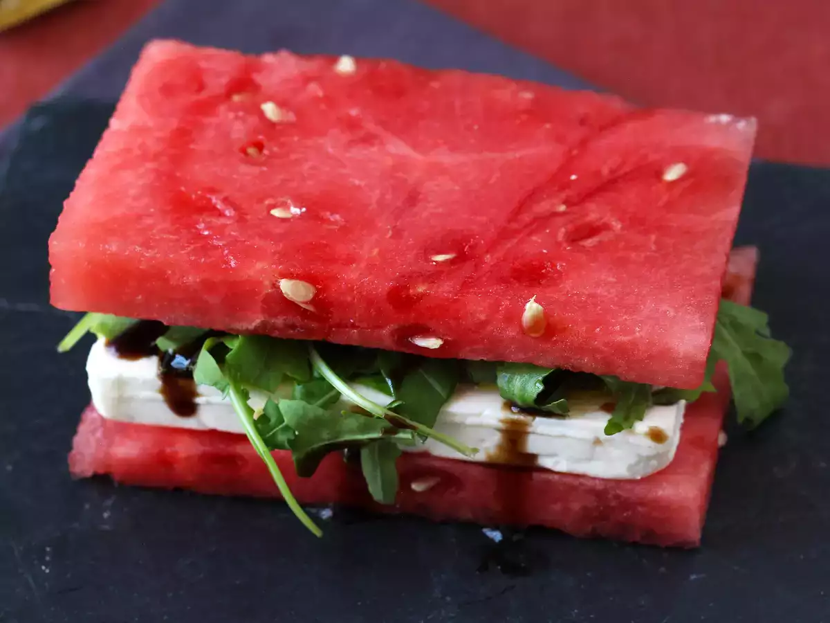 Sanduíche de melancia com feta e rúcula, a receita viral mais fresca para o verão! - foto 3