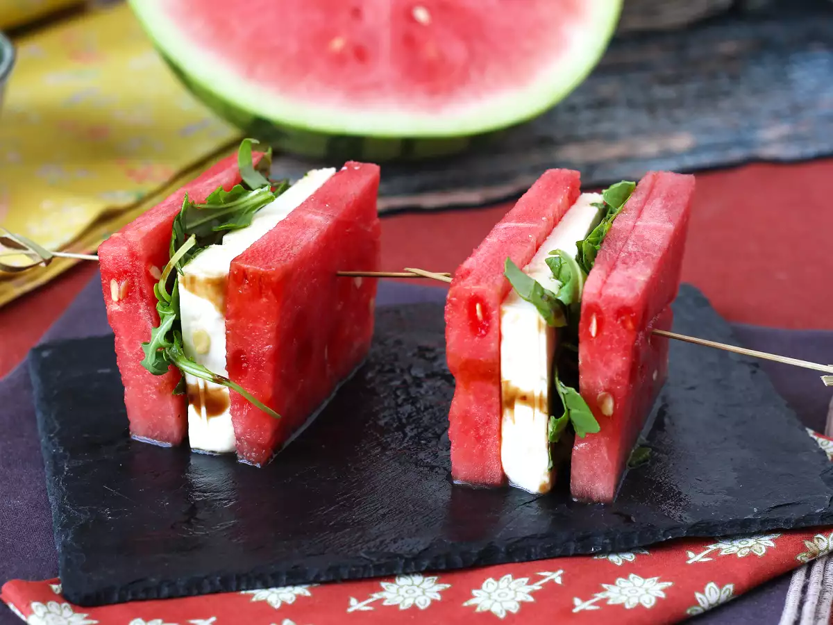 Sanduíche de melancia com feta e rúcula, a receita viral mais fresca para o verão! - foto 4