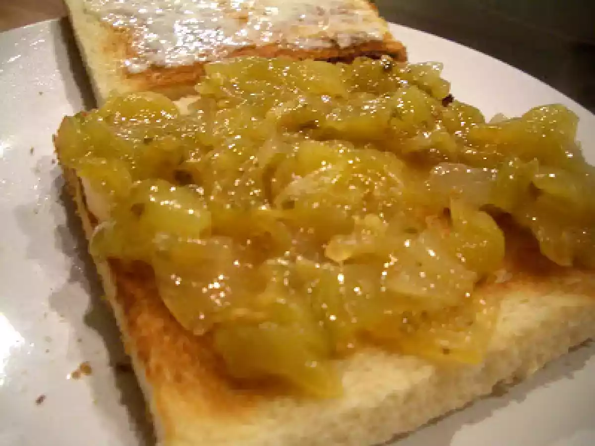 Sanduíche de peito de frango com relish de tomates verdes. - foto 5