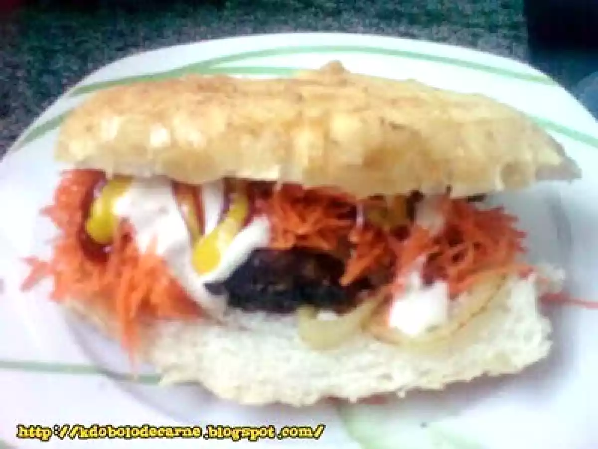 Sanduíche de pernil com maionese caseira