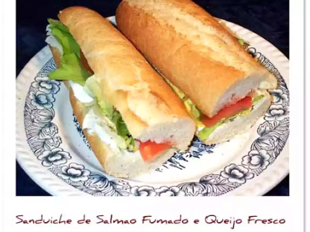 Sanduíche de Salmão Fumado e Queijo Fresco