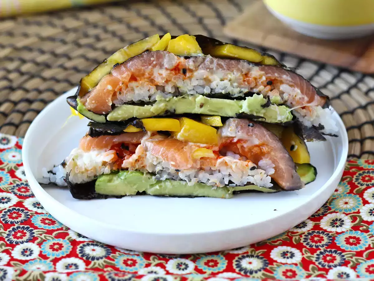 Sanduíche de sushi com salmão, abacate e manga: fresco, original e supergourmet - foto 3
