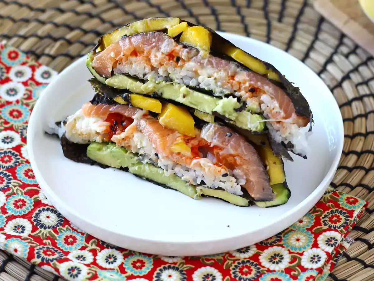 Sanduíche de sushi com salmão, abacate e manga: fresco, original e supergourmet - foto 4