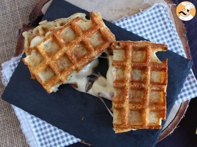 Sanduíche de waffles com batata e queijo, foto 2