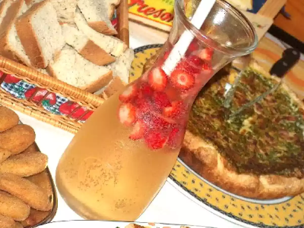 SANGRIA DE CHAMPANHE E MORANGOS