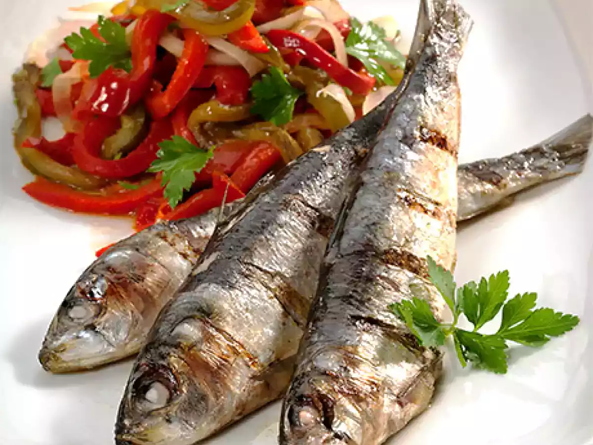 Sardinhas assadas com salada de pimentos