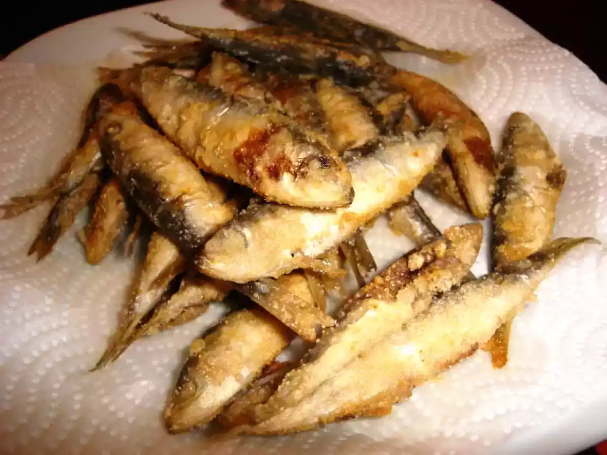 Sardinhas (Petingas) Fritas com Arroz de Tomate