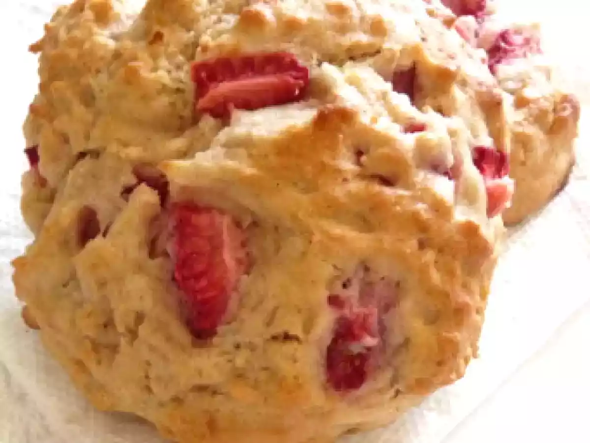Scones de Amêndoa e Morango