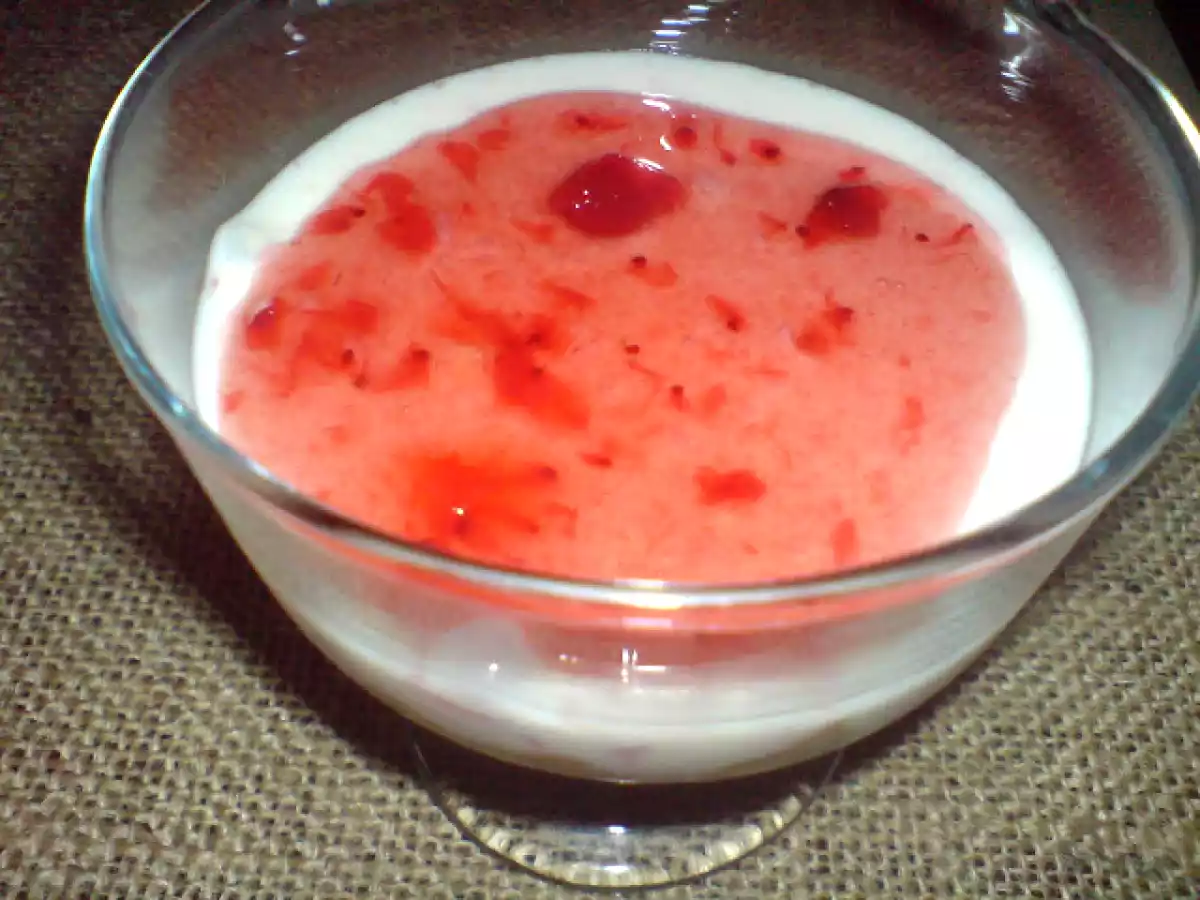 Semi-frio de Morango em tacinhas
