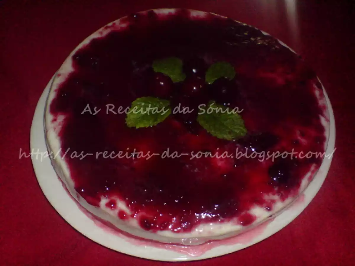 Semifrio de Iogurte com Doce de Cereja