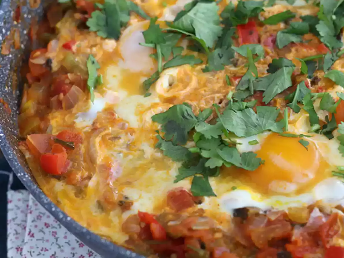 Shakshuka (Ovos com molho de tomate) - foto 2