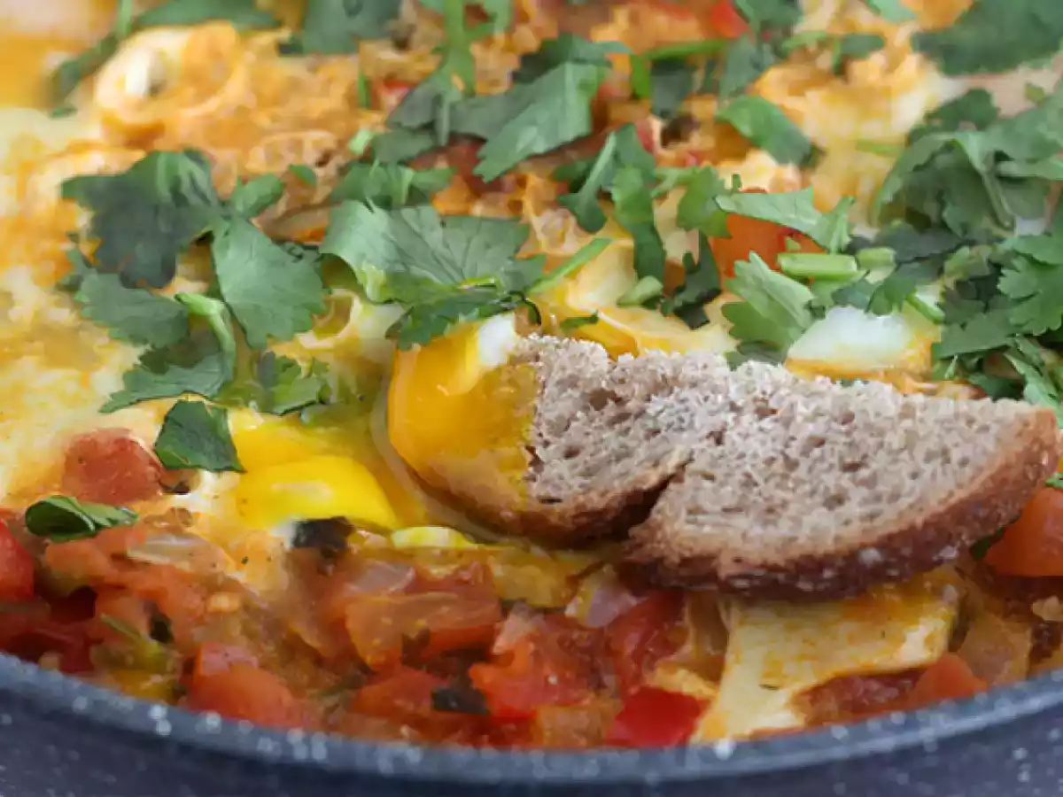 Shakshuka (Ovos com molho de tomate) - foto 4