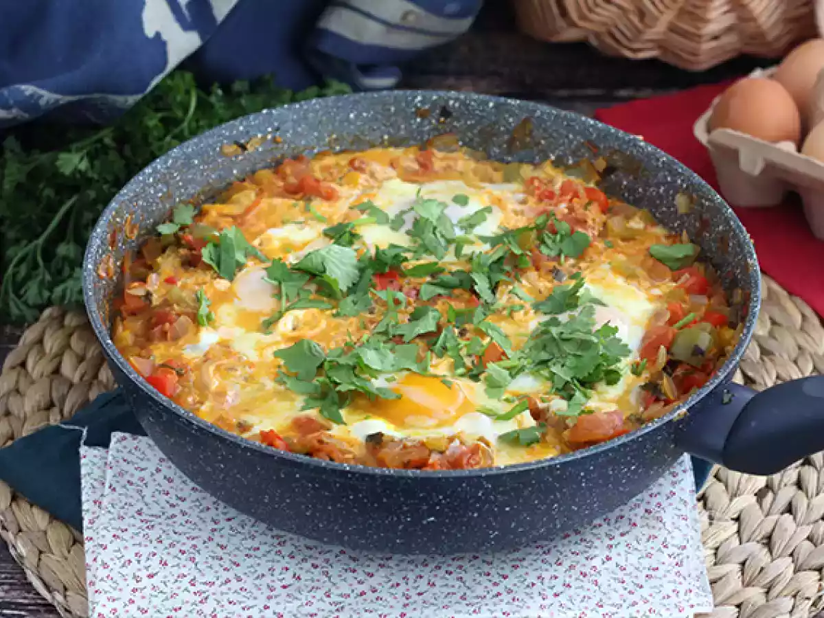Shakshuka (Ovos com molho de tomate) - foto 5
