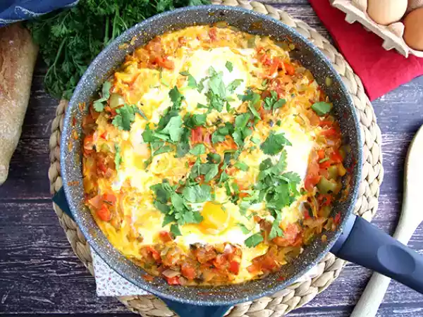 Receita Shakshuka (ovos com molho de tomate)