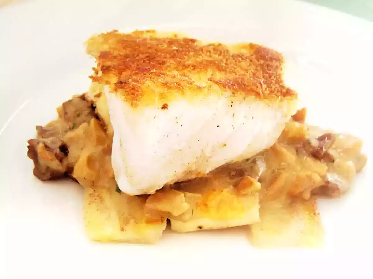 Sirigado em cama queijo coalho e bananas caramelizadas.