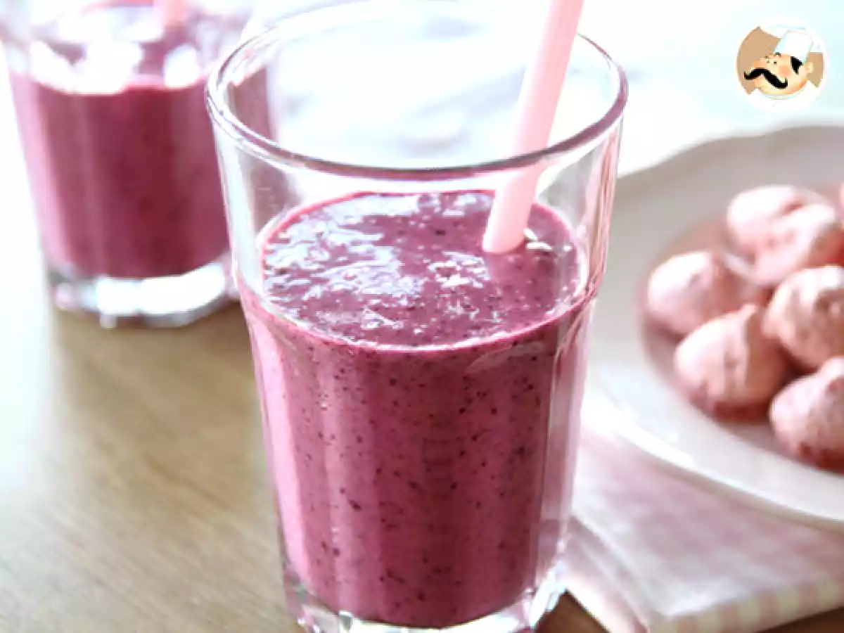 Smoothie de frutos vermelhos delicioso