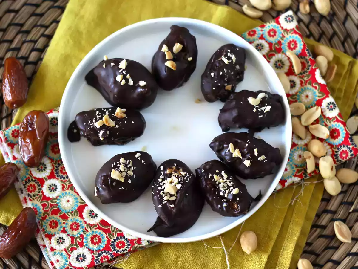 Snickers caseiro: tâmaras, amendoim e chocolate, o trio perfeito e sem adição de açúcar