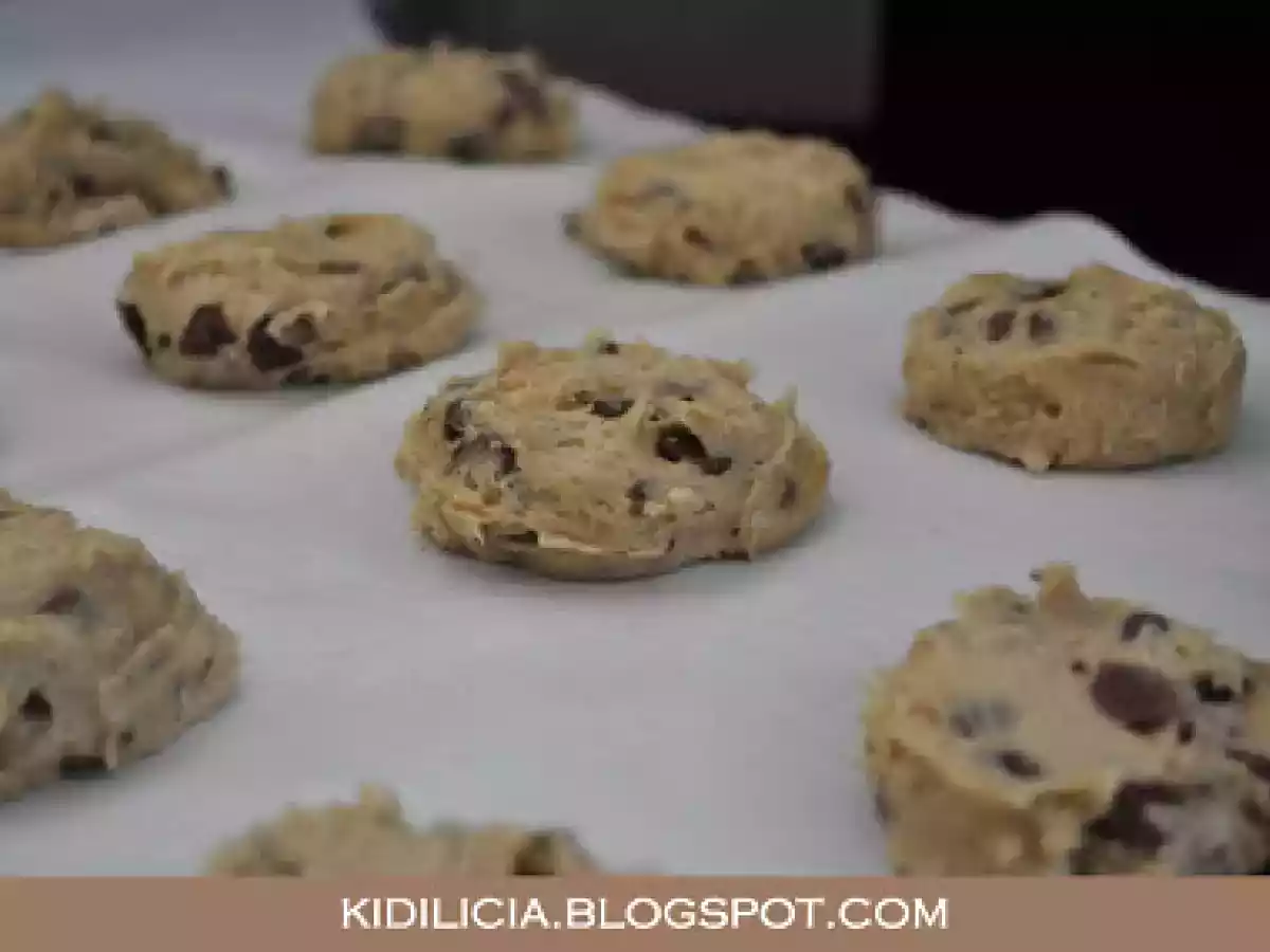 Soft and Chewy Chocolate Chip Cookies - foto 2
