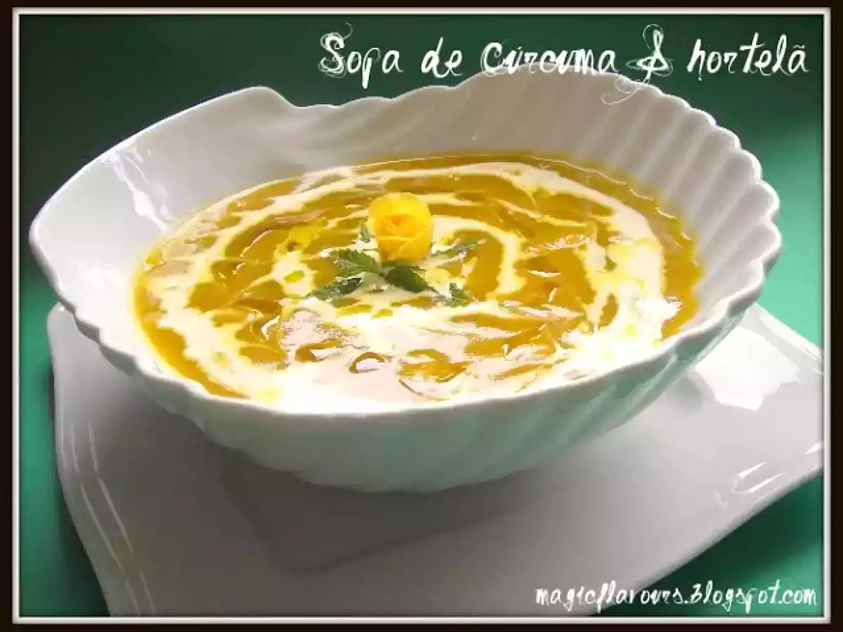 Sopa com cúrcuma & hortelã