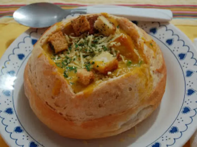 Sopa Cremosa de Abóbora no Pão Italiano