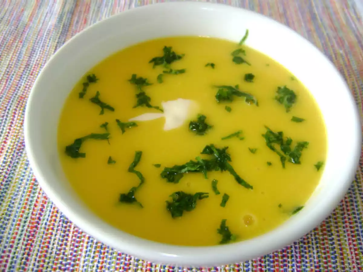 Sopa de abóbora com brócolos